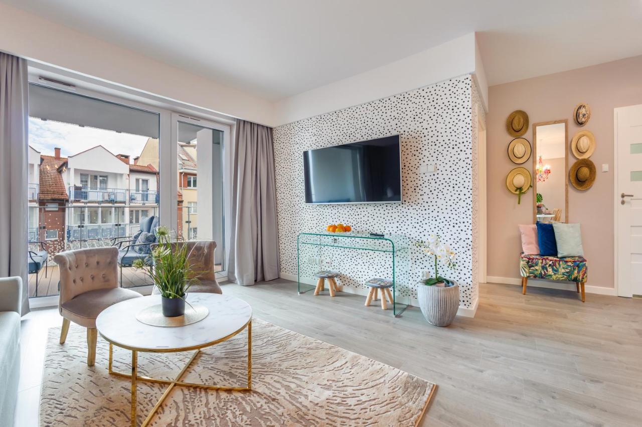 Apartamenty Sun & Snow Nadmorskie Tarasy Z Basenem Kołobrzeg Exteriör bild