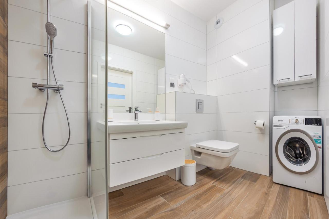 Apartamenty Sun & Snow Nadmorskie Tarasy Z Basenem Kołobrzeg Exteriör bild