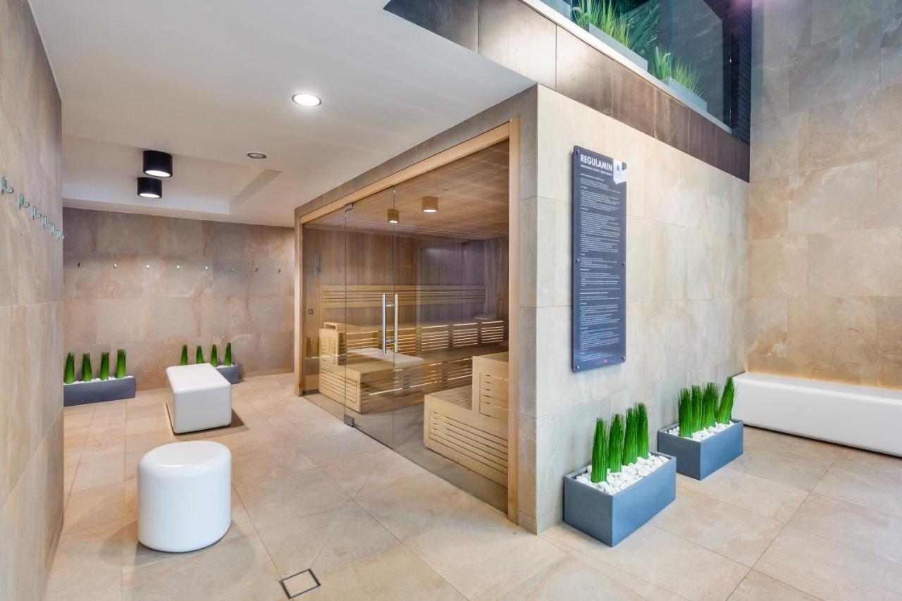 Apartamenty Sun & Snow Nadmorskie Tarasy Z Basenem Kołobrzeg Exteriör bild