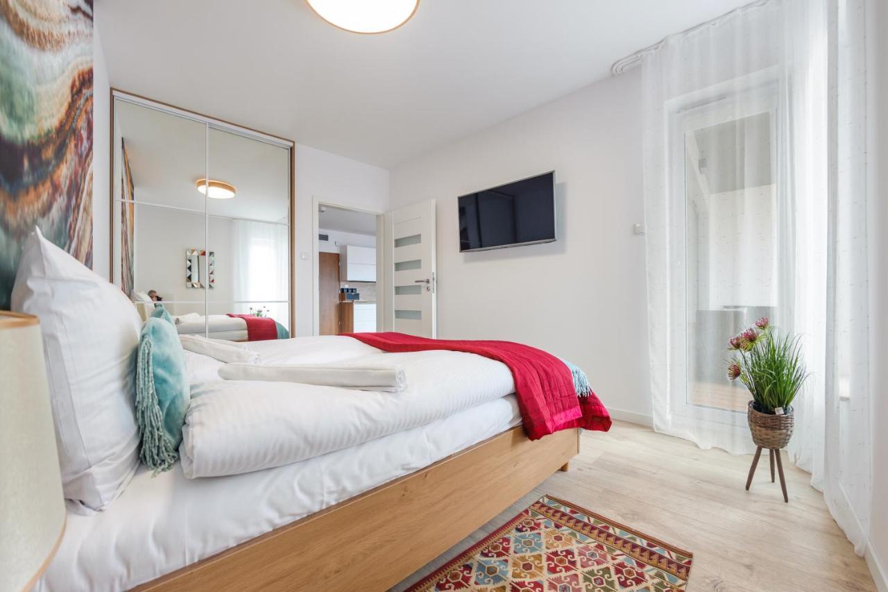 Apartamenty Sun & Snow Nadmorskie Tarasy Z Basenem Kołobrzeg Exteriör bild