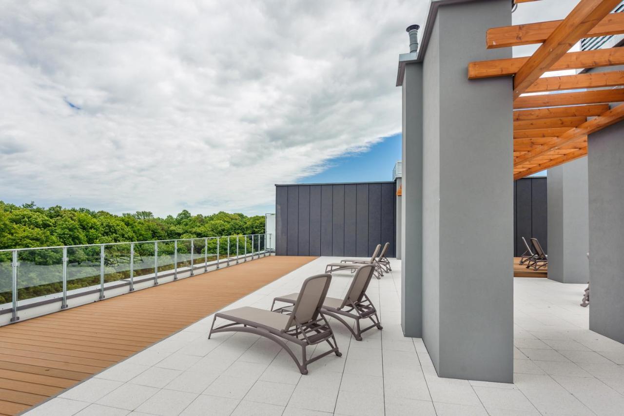 Apartamenty Sun & Snow Nadmorskie Tarasy Z Basenem Kołobrzeg Exteriör bild