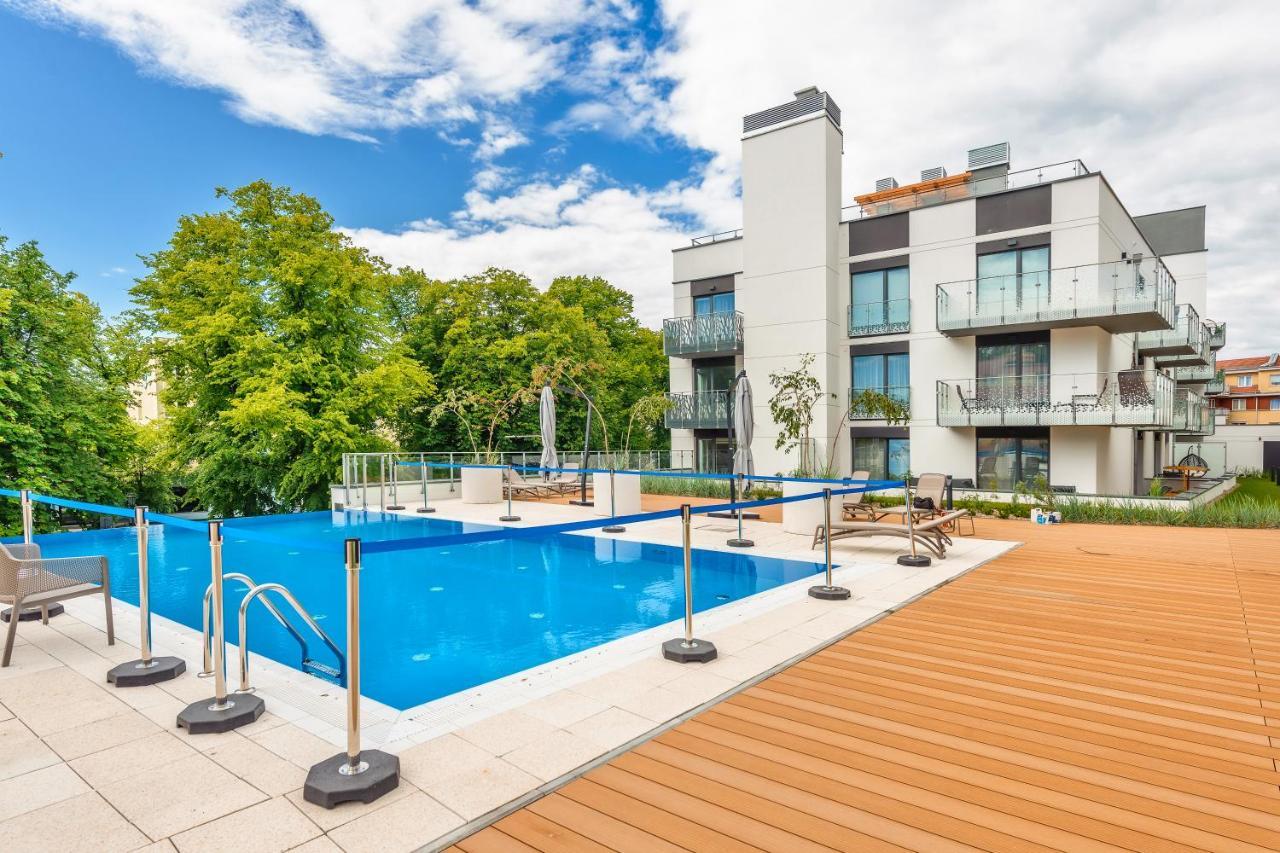 Apartamenty Sun & Snow Nadmorskie Tarasy Z Basenem Kołobrzeg Exteriör bild